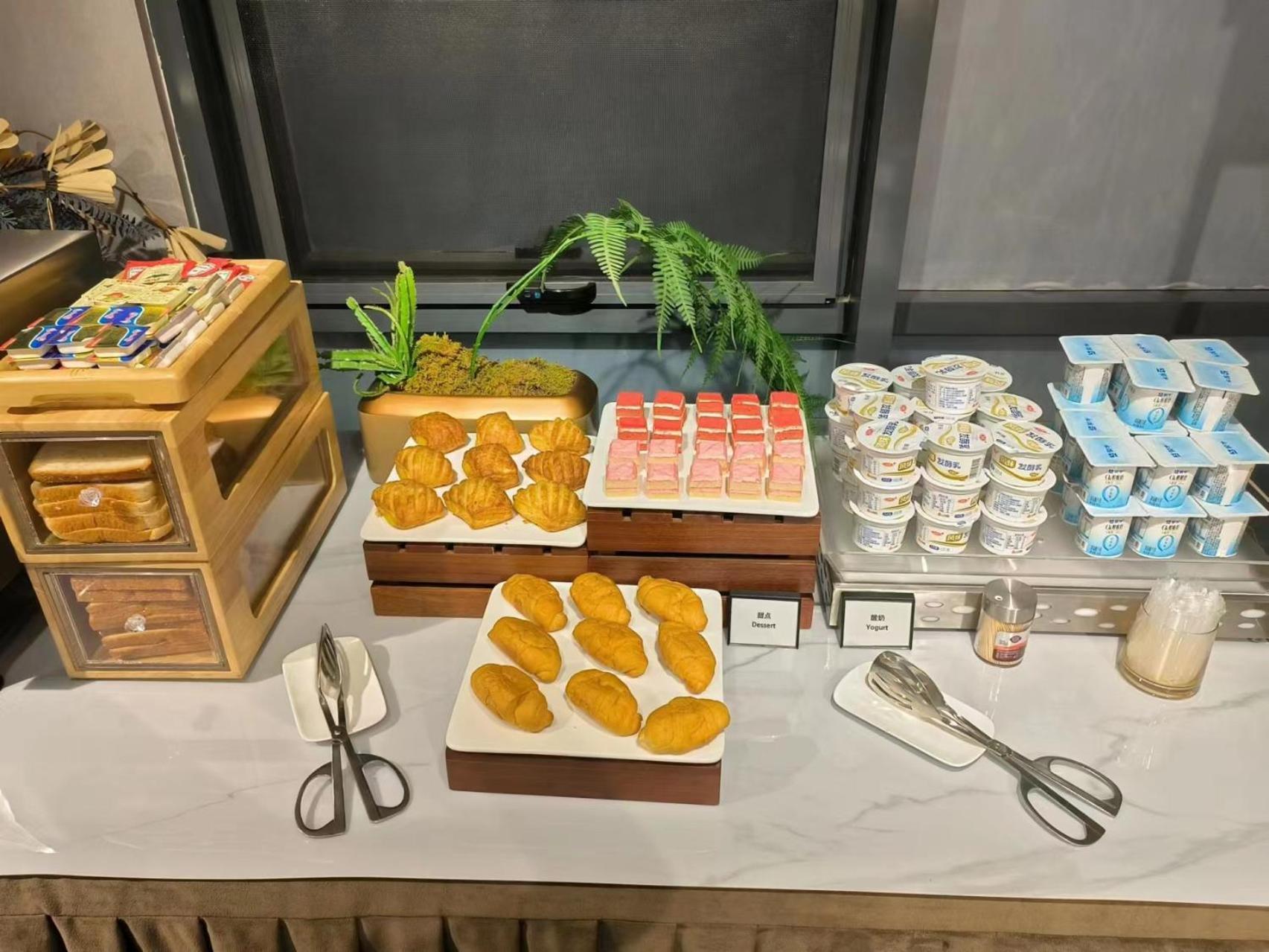 Hotel Time Traveller Boutique - Near Cbd, Cctv, China Zun, Skp And Sanlitun, Tian'anmen Square, Forbidden City, Free Daily Necessities, Free Night Snack, Free Laundry, Communication Well, Free Travel Advice , Free Gymnastic, 4*