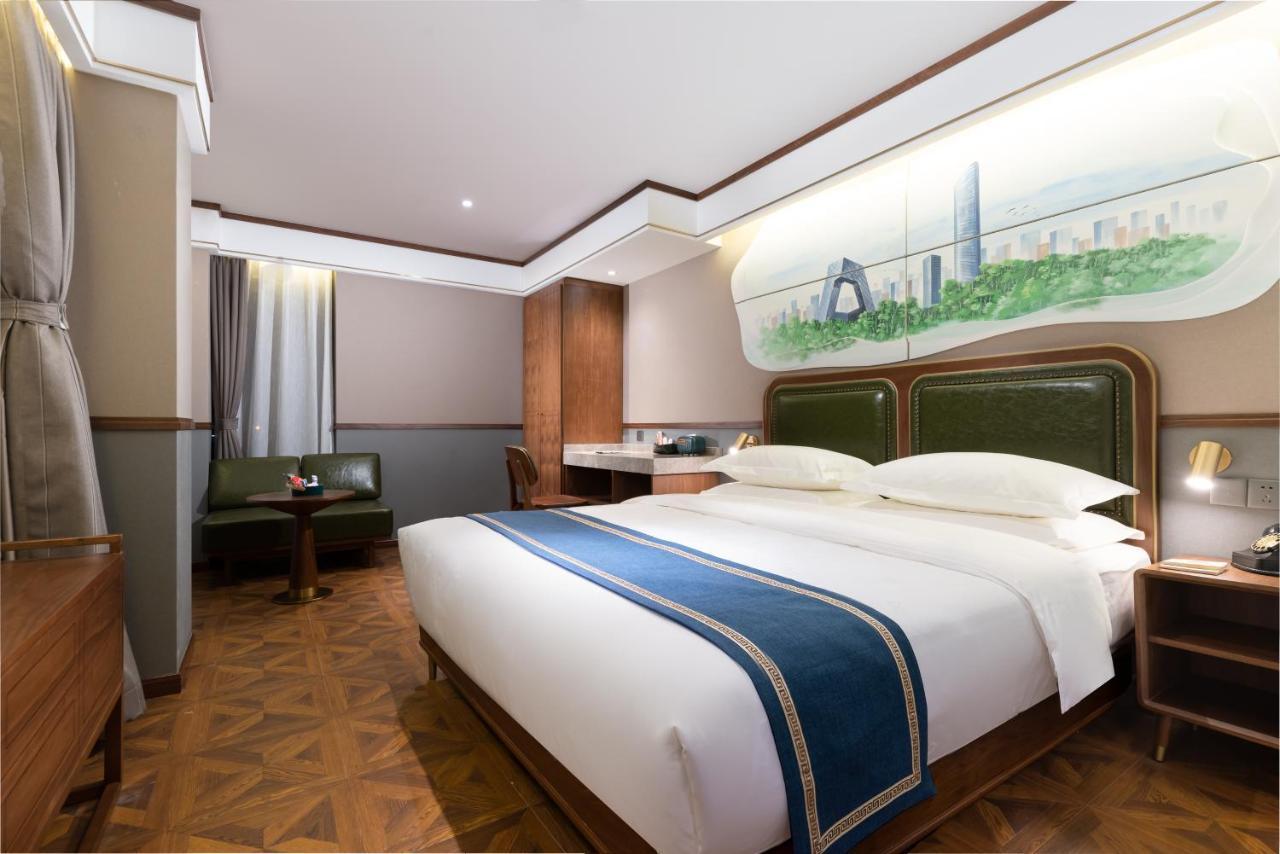 Time Traveller Boutique - Near Cbd, Cctv, China Zun, Skp And Sanlitun, Tian'anmen Square, Forbidden City, Free Daily Necessities, Free Night Snack, Free Laundry, Communication Well, Free Travel Advice , Free Gymnastic,