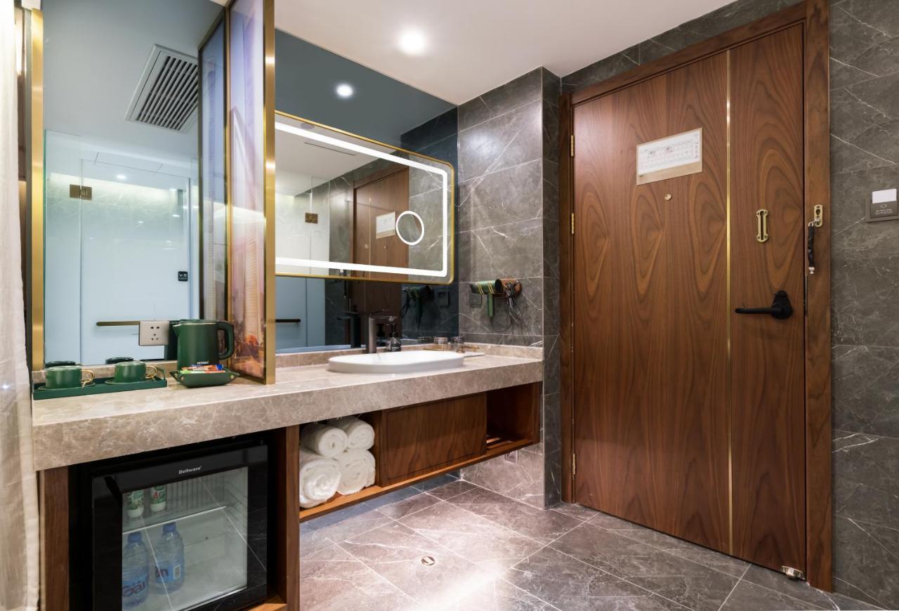 Time Traveller Boutique - Near Cbd, Cctv, China Zun, Skp And Sanlitun, Tian'anmen Square, Forbidden City, Free Daily Necessities, Free Night Snack, Free Laundry, Communication Well, Free Travel Advice , Free Gymnastic,