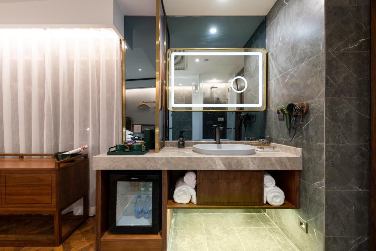 Time Traveller Boutique - Near Cbd, Cctv, China Zun, Skp And Sanlitun, Tian'anmen Square, Forbidden City, Free Daily Necessities, Free Night Snack, Free Laundry, Communication Well, Free Travel Advice , Free Gymnastic,