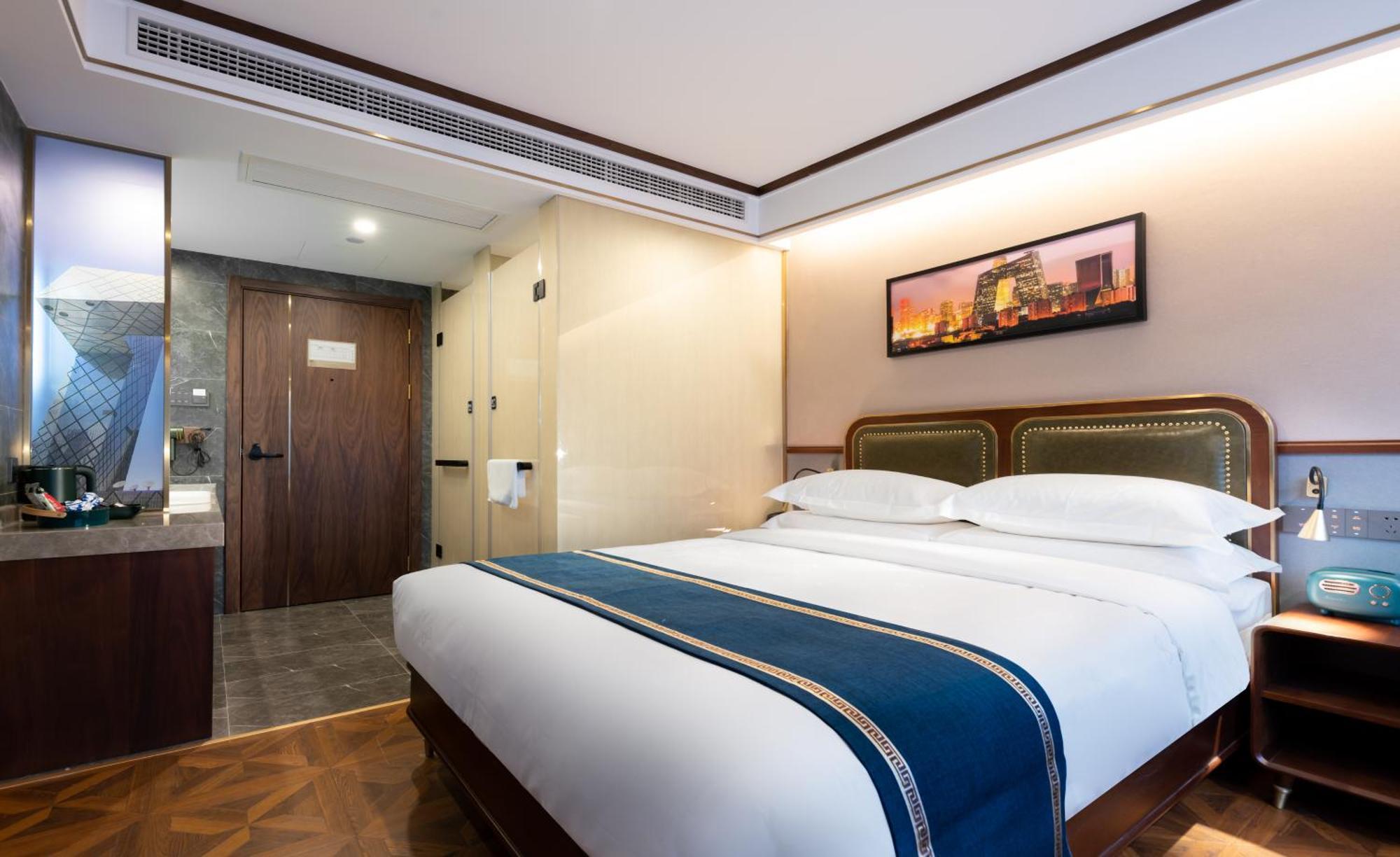 Hotel Time Traveller Boutique - Near Cbd, Cctv, China Zun, Skp And Sanlitun, Tian'anmen Square, Forbidden City, Free Daily Necessities, Free Night Snack, Free Laundry, Communication Well, Free Travel Advice , Free Gymnastic, Beijing