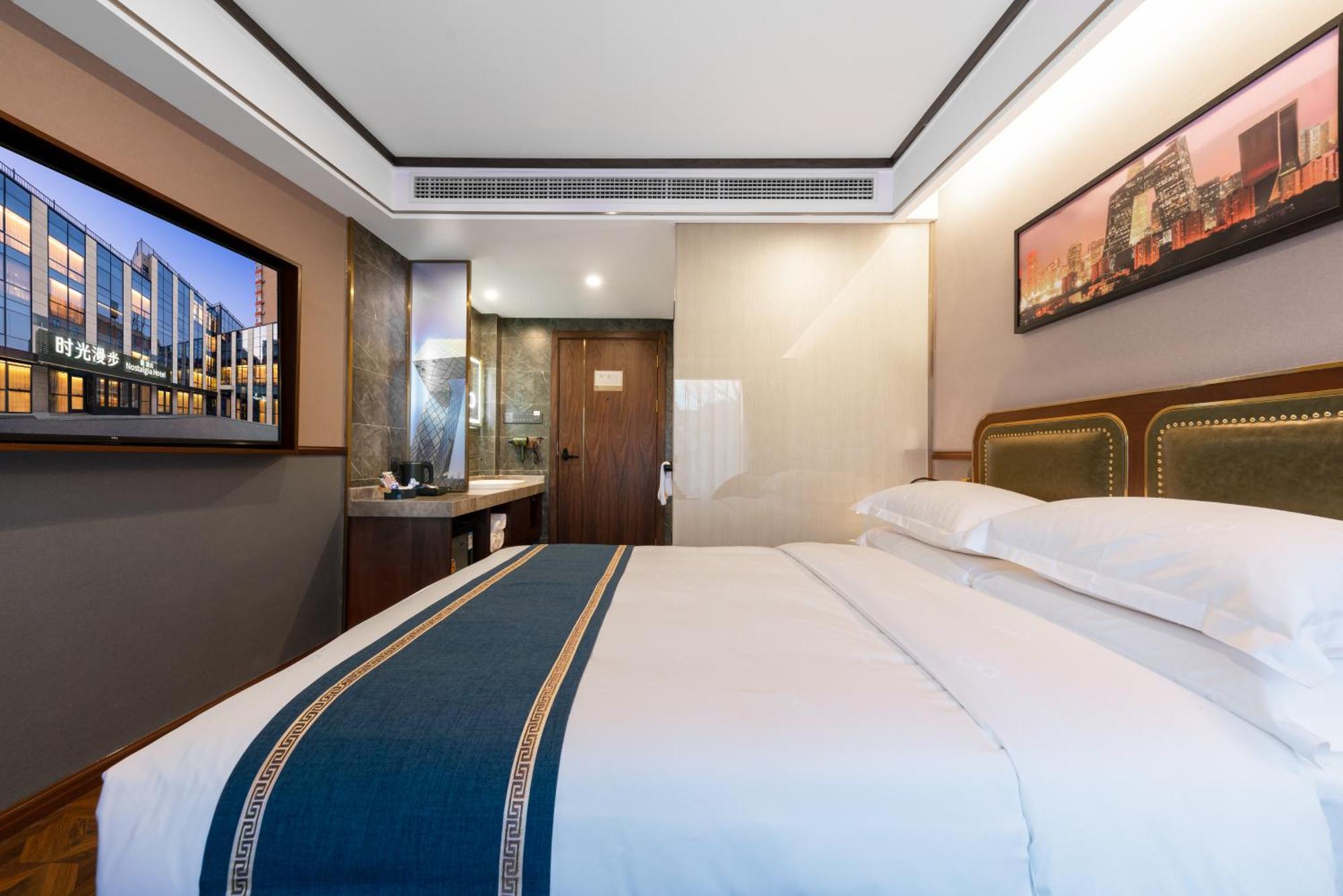 Time Traveller Boutique - Near Cbd, Cctv, China Zun, Skp And Sanlitun, Tian'anmen Square, Forbidden City, Free Daily Necessities, Free Night Snack, Free Laundry, Communication Well, Free Travel Advice , Free Gymnastic,
