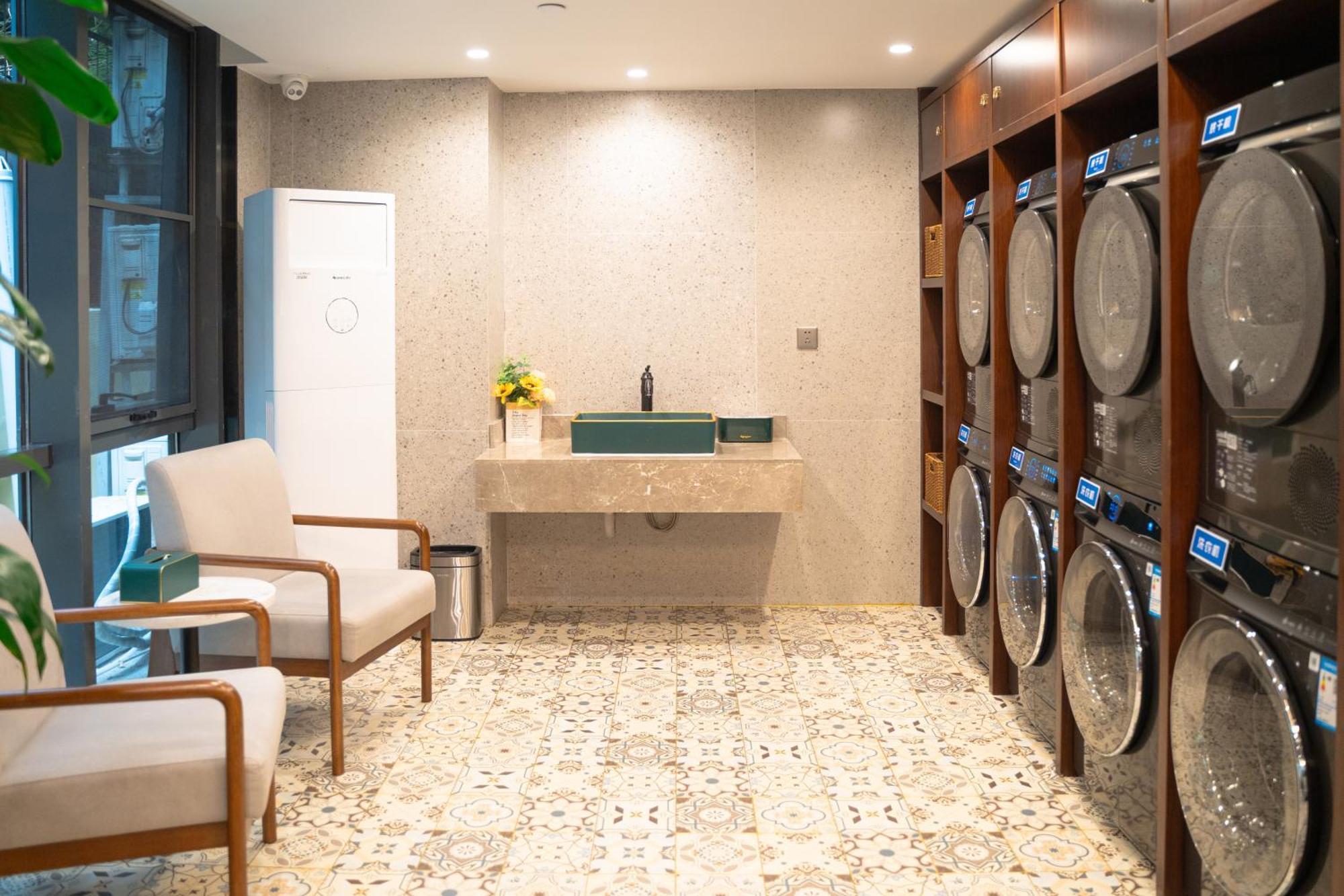 Hotel Time Traveller Boutique - Near Cbd, Cctv, China Zun, Skp And Sanlitun, Tian'anmen Square, Forbidden City, Free Daily Necessities, Free Night Snack, Free Laundry, Communication Well, Free Travel Advice , Free Gymnastic, 4*
