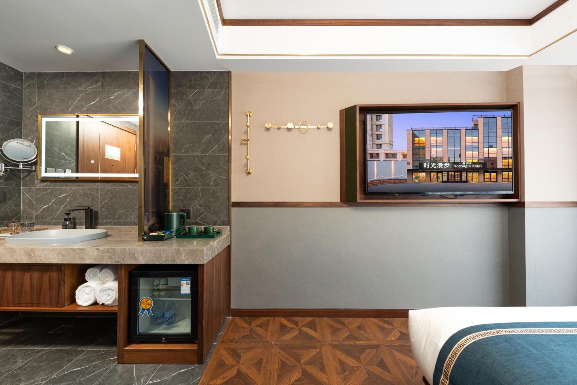 Time Traveller Boutique - Near Cbd, Cctv, China Zun, Skp And Sanlitun, Tian'anmen Square, Forbidden City, Free Daily Necessities, Free Night Snack, Free Laundry, Communication Well, Free Travel Advice , Free Gymnastic, Hotel Beijing