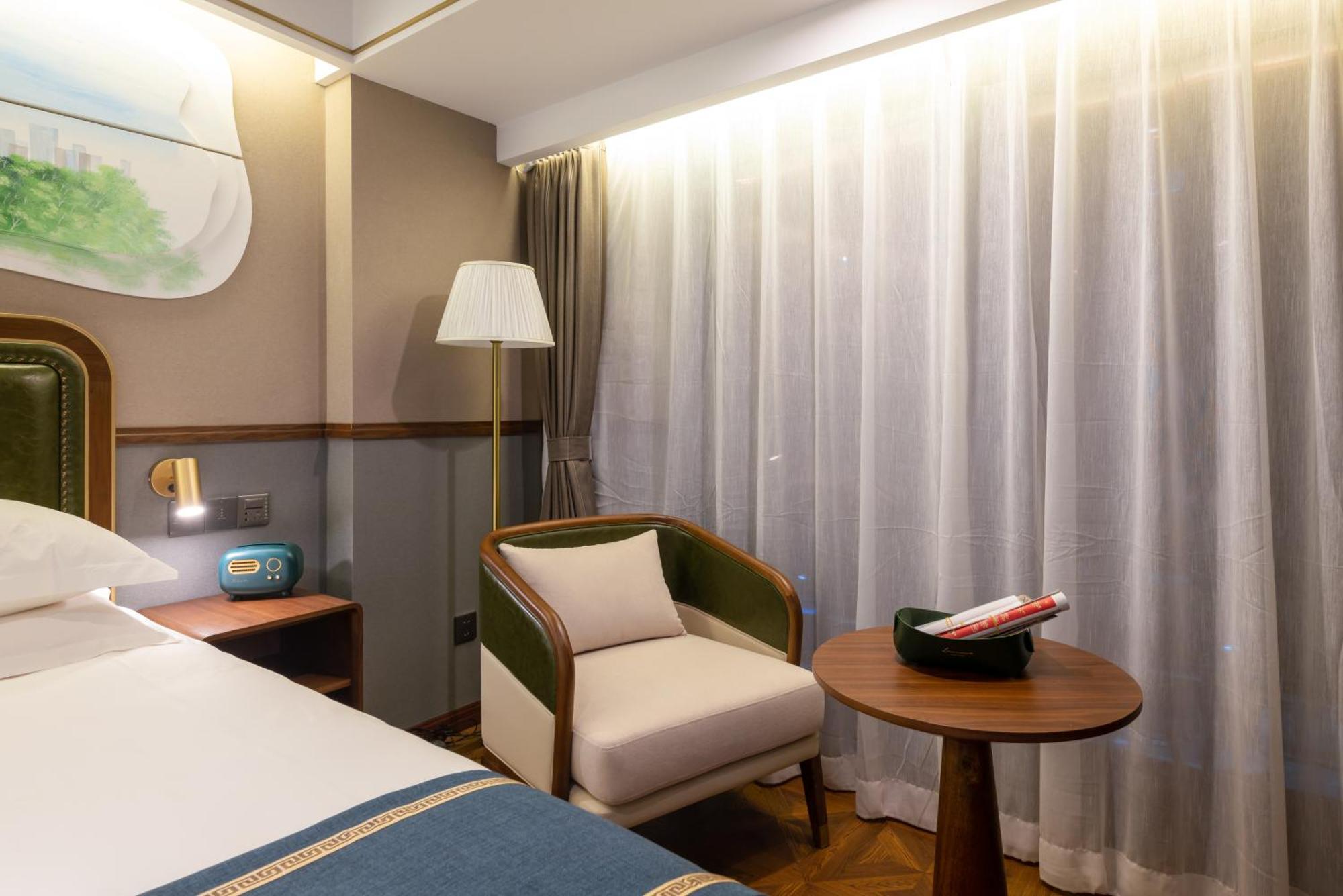 Time Traveller Boutique - Near Cbd, Cctv, China Zun, Skp And Sanlitun, Tian'anmen Square, Forbidden City, Free Daily Necessities, Free Night Snack, Free Laundry, Communication Well, Free Travel Advice , Free Gymnastic, 4* Beijing