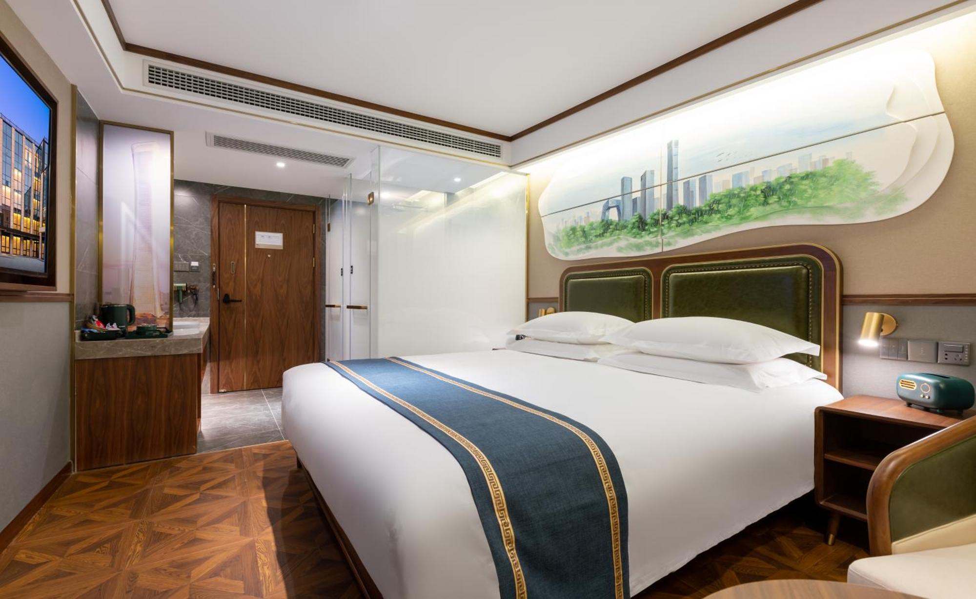 Time Traveller Boutique - Near Cbd, Cctv, China Zun, Skp And Sanlitun, Tian'anmen Square, Forbidden City, Free Daily Necessities, Free Night Snack, Free Laundry, Communication Well, Free Travel Advice , Free Gymnastic, Hotel