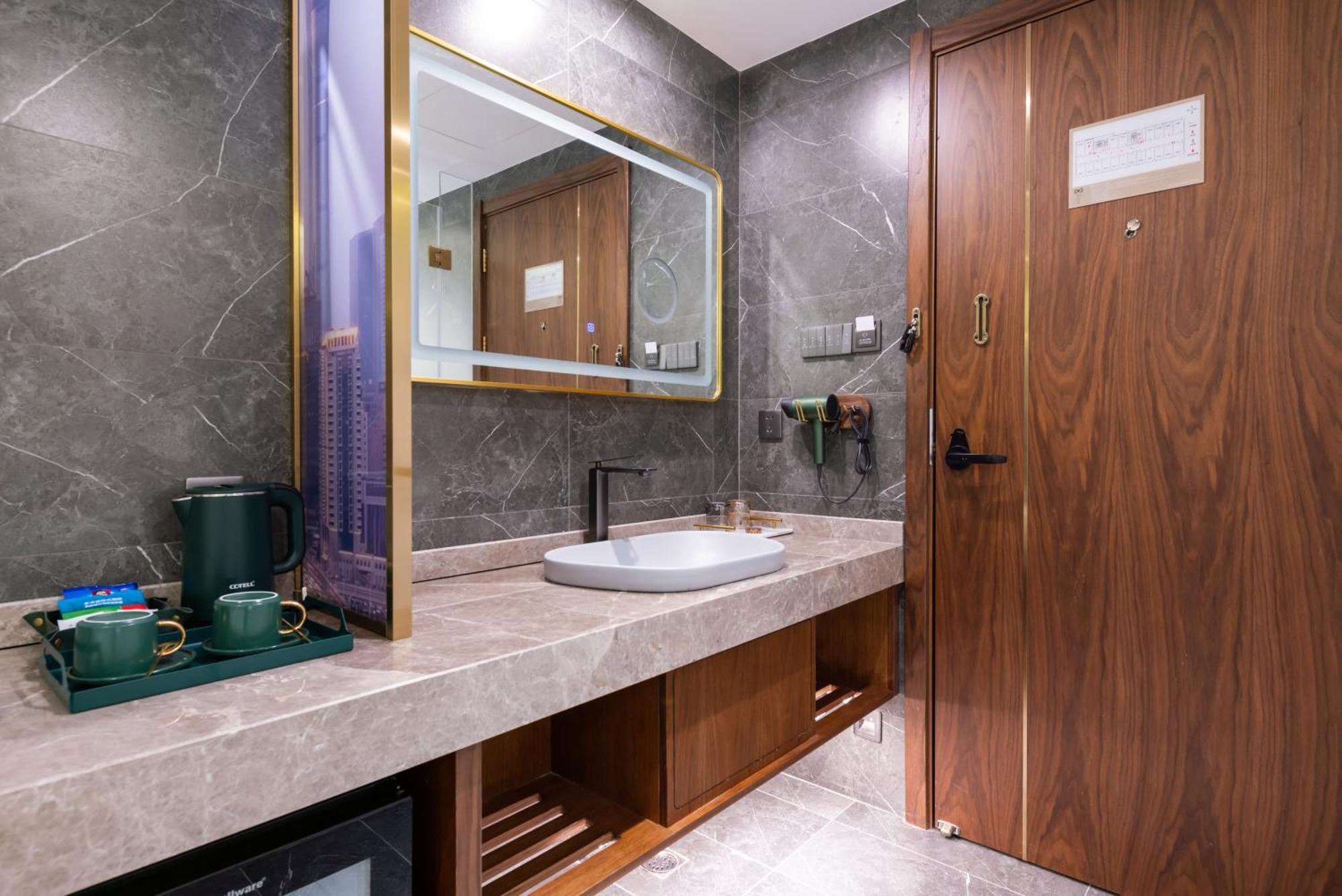 Khách sạn Time Traveller Boutique - Near Cbd, Cctv, China Zun, Skp And Sanlitun, Tian'anmen Square, Forbidden City, Free Daily Necessities, Free Night Snack, Free Laundry, Communication Well, Free Travel Advice , Free Gymnastic, Bắc Kinh