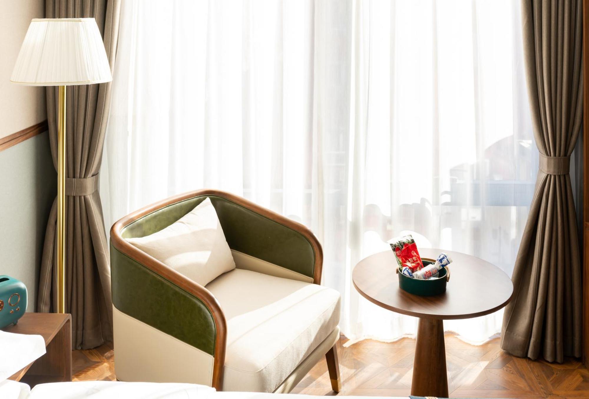 Time Traveller Boutique - Near Cbd, Cctv, China Zun, Skp And Sanlitun, Tian'anmen Square, Forbidden City, Free Daily Necessities, Free Night Snack, Free Laundry, Communication Well, Free Travel Advice , Free Gymnastic, 4*