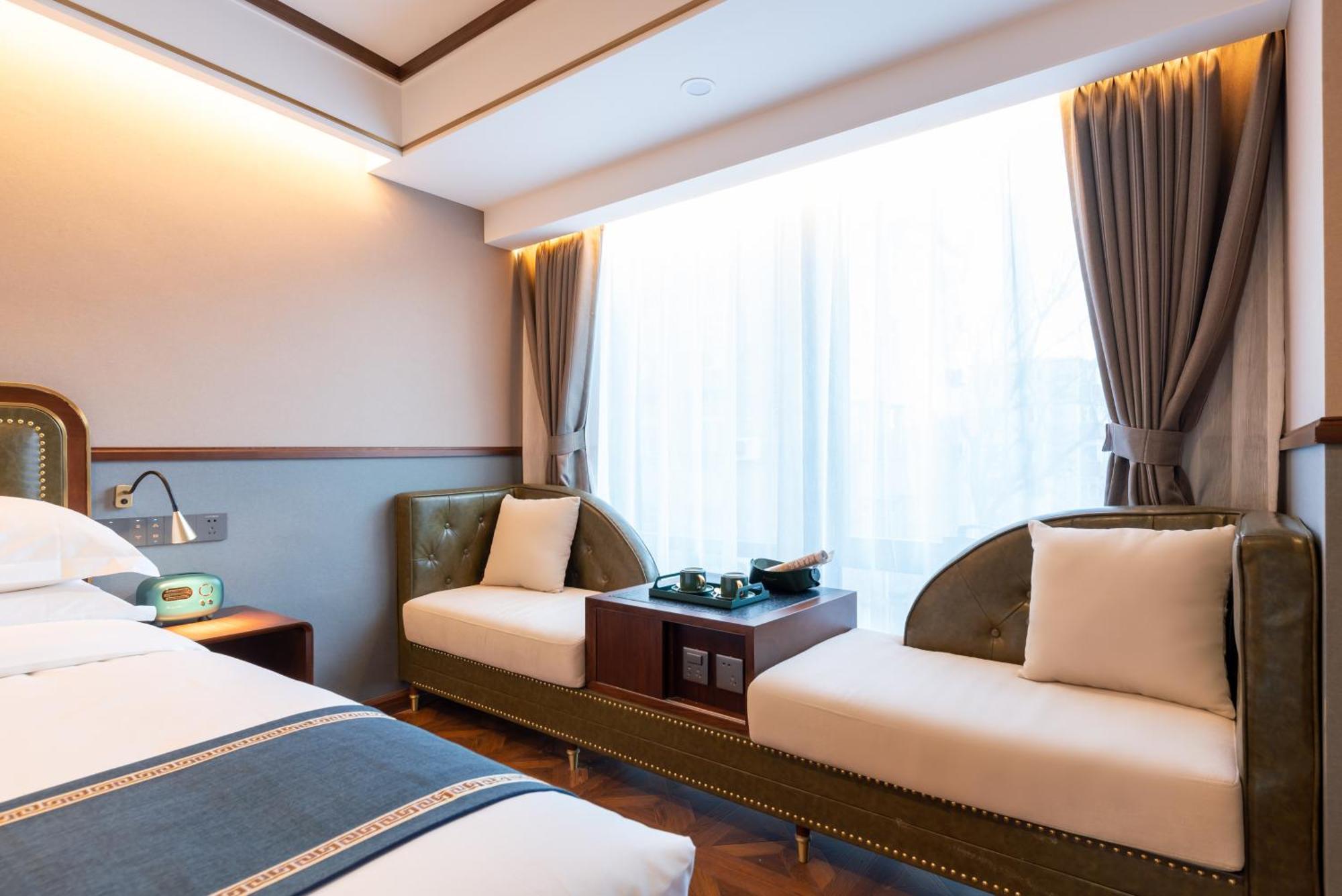 Time Traveller Boutique - Near Cbd, Cctv, China Zun, Skp And Sanlitun, Tian'anmen Square, Forbidden City, Free Daily Necessities, Free Night Snack, Free Laundry, Communication Well, Free Travel Advice , Free Gymnastic, 4* Beijing